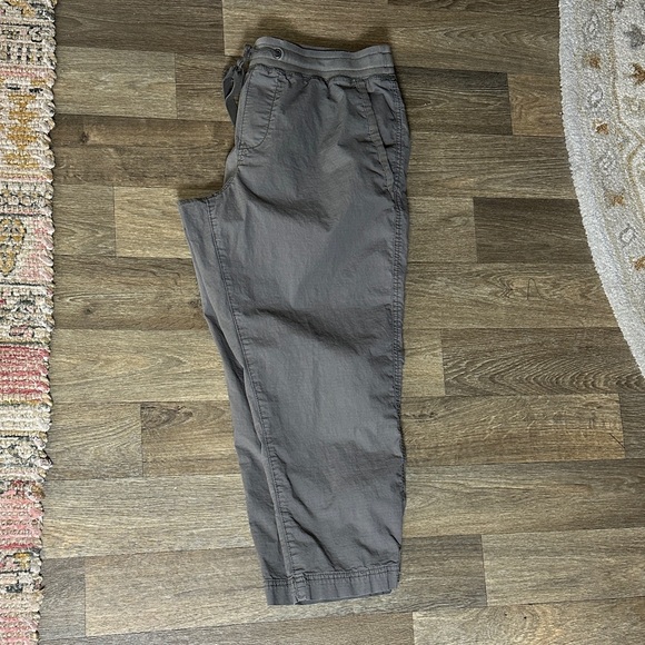 L.L. Bean Ripstop crops, medium - Picture 6 of 9